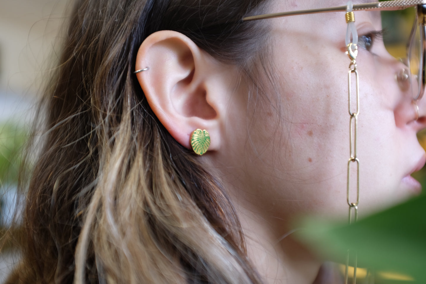 Load image into Gallery viewer, Monstera Stud Earring
